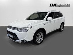 Vit Begagnad 2015 Mitsubishi Outlander P-HEV SUV | 129 000 kr (Marknadspris)