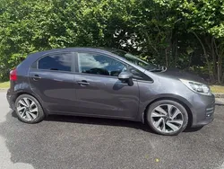 Grå Begagnad 2016 Kia Rio Halvkombi | 96 000 kr (Marknadspris)
