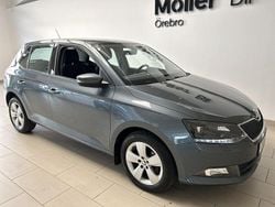 Grå (kvartsgrå metallic) Begagnad 2017 Skoda Fabia Style Halvkombi | 99 000 kr (Marknadspris)