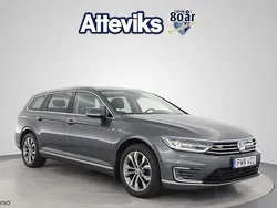 Mörkgrå Begagnad 2016 VW Passat GTE Kombi | 159 900 kr (Marknadspris)