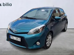 Grön Begagnad 2012 Toyota Yaris Hybrid Active Halvkombi | 109 900 kr (Marknadspris)