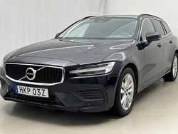 Svart Begagnad 2022 Volvo V60 Momentum Kombi | 259 000 kr (Bra pris)