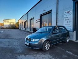 Mörkgrå Begagnad 2005 Skoda Fabia Halvkombi | 23 900 kr (Marknadspris)