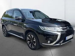 Svart Begagnad 2018 Mitsubishi Outlander P-HEV Kombi | 148 800 kr (Dyr)