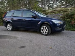 Blå Begagnad 2011 Ford Focus Platinum Kombi | 28 000 kr (Bra pris)