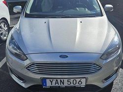 Grå Begagnad 2016 Ford Focus Halvkombi | 91 000 kr (Marknadspris)