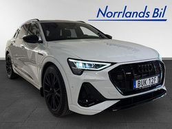 Vit (glaciärvit metallic) Begagnad 2022 Audi e-tron Black Edition SUV | 439 000 kr (Bra pris)
