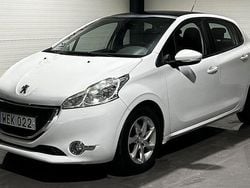 Vit Begagnad 2014 Peugeot 208 Halvkombi | 49 900 kr (Marknadspris)