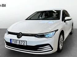 Vit Begagnad 2022 VW Golf VIII Life Halvkombi | 229 900 kr (Marknadspris)