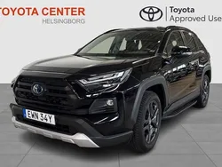 Svart Begagnad 2022 Toyota RAV4 Hybrid SUV | 419 900 kr (Marknadspris)