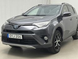 Mörkgrå Begagnad 2016 Toyota RAV4 Active | 164 800 kr