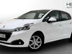 Vit (white) Begagnad 2016 Peugeot 208 Halvkombi | 69 000 kr (Marknadspris)
