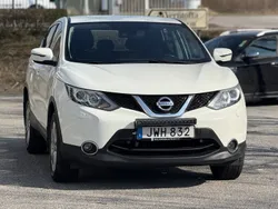 Vit (vit metallic) Begagnad 2015 Nissan Qashqai SUV | 99 900 kr (Marknadspris)