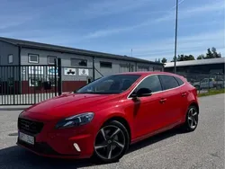 Röd Begagnad 2013 Volvo V40 R-Design Kombi | 159 000 kr (Marknadspris)