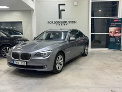 Ljusgrå (grå) Begagnad 2009 BMW 750 Sedan | 129 900 kr (Bra pris)