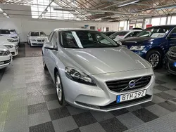 Silver Begagnad 2015 Volvo V40 Momentum Kombi | 139 500 kr (Marknadspris)