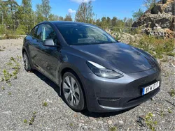 Grå Begagnad 2021 Tesla Model Y Long Range SUV | 375 000 kr