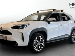 Vit (white) Begagnad 2023 Toyota Yaris Hybrid Halvkombi | 310 000 kr