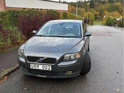 Grå Begagnad 2004 Volvo S40 Sedan | 13 000 kr (Marknadspris)