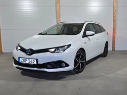 Vit Begagnad 2018 Toyota Auris Hybrid Kombi | 168 900 kr (Marknadspris)