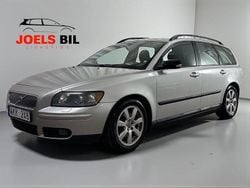 Ljusgrå Begagnad 2004 Volvo V50 Kinetic Kombi | 49 900 kr (Marknadspris)