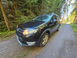 Svart Begagnad 2014 Dacia Sandero Stepway Halvkombi | 39 900 kr (Marknadspris)