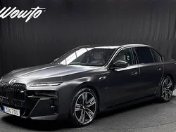 Grå Begagnad 2023 BMW M760 Executive Sedan | 1 169 800 kr