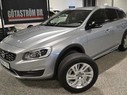 Silver Begagnad 2015 Volvo V60 CC Momentum Kombi | 193 000 kr (Bra pris)