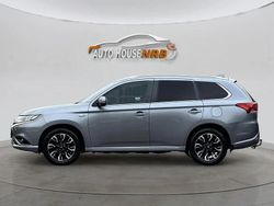 Grå Begagnad 2016 Mitsubishi Outlander SUV | 134 500 kr (Marknadspris)