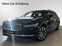 Grå Begagnad 2022 Volvo V90 Core Kombi | 389 900 kr (Marknadspris)