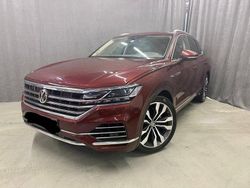 Vinröd Begagnad 2020 VW Touareg SUV | 419 900 kr (Marknadspris)