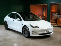 Vit Begagnad 2023 Tesla Model 3 Performance Sedan | 379 900 kr (Bra pris)