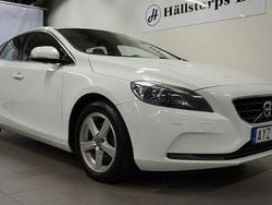Vit Begagnad 2014 Volvo V40 Momentum Halvkombi | 124 900 kr (Marknadspris)