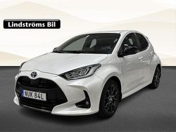 Vit Begagnad 2022 Toyota Yaris Hybrid Style Halvkombi | 229 000 kr (Marknadspris)