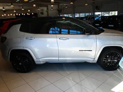 Grå Begagnad 2023 Jeep Compass SUV | 349 900 kr (Marknadspris)