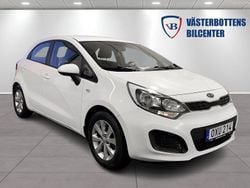 Vit Begagnad 2012 Kia Rio Halvkombi | 64 900 kr (Marknadspris)