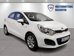 Vit Begagnad 2012 Kia Rio Halvkombi | 64 900 kr (Marknadspris)