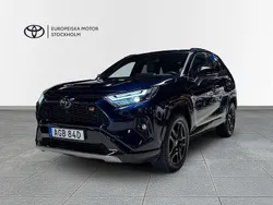 Mörkblå (blå metallic) Begagnad 2024 Toyota RAV4 Hybrid Sport SUV | 509 900 kr