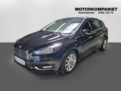 Svart Begagnad 2017 Ford Focus Titanium Halvkombi | 134 900 kr (Marknadspris)