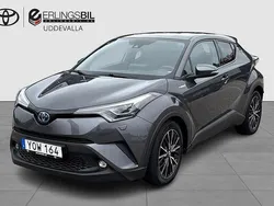 Mörkgrå Begagnad 2018 Toyota C-HR Executive SUV | 199 000 kr (Marknadspris)