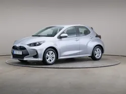 Silver Begagnad 2022 Toyota Yaris Hybrid Active Halvkombi | 205 000 kr (Bra pris)