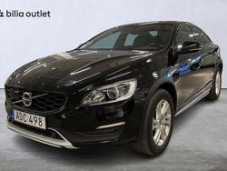 Svart Begagnad 2018 Volvo S60 CC Momentum Sedan | 174 900 kr (Marknadspris)