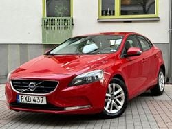 Röd Begagnad 2015 Volvo V40 Kombi | 139 000 kr (Marknadspris)
