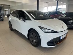 Vit (glacial white metallic) Begagnad 2024 Cupra Born Halvkombi | 319 900 kr (Marknadspris)