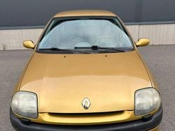 Gul Begagnad 2000 Renault Clio II Halvkombi | 15 500 kr (Marknadspris)