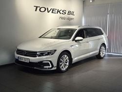 Vit Begagnad 2023 VW Passat GTE Kombi | 359 900 kr (Marknadspris)