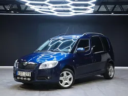 Mörkblå (blå) Begagnad 2010 Skoda Roomster Kombi | 49 900 kr (Marknadspris)
