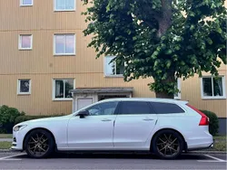 Vit Begagnad 2018 Volvo V90 Momentum Kombi | 275 000 kr (Dyr)