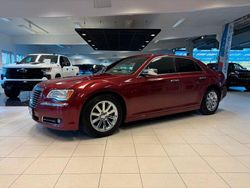 Mörkröd Begagnad 2014 Chrysler 300C Sedan | 239 000 kr