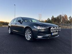 Grå Begagnad 2018 Volvo V90 Momentum Kombi | 179 000 kr (Marknadspris)